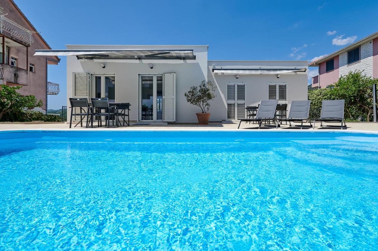 Nela & Sara - 2 Apartments With Heated Swimming Pool سيغيت فغانييتْسا المظهر الخارجي الصورة