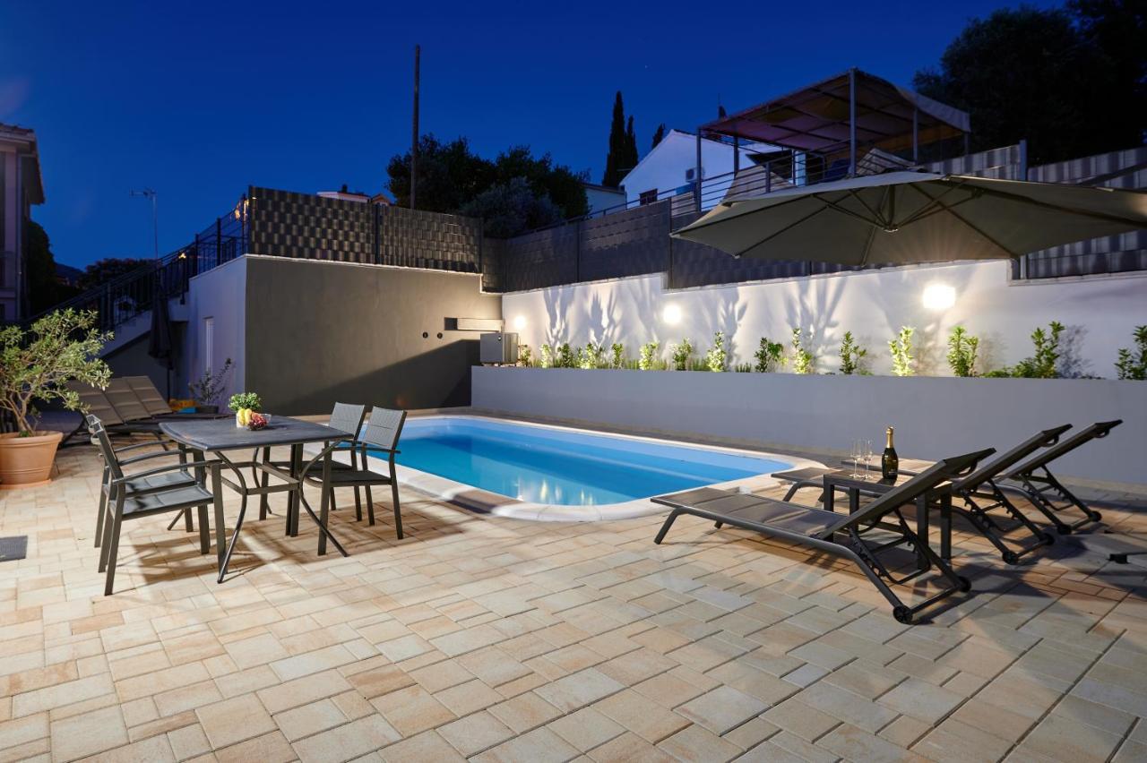 Nela & Sara - 2 Apartments With Heated Swimming Pool سيغيت فغانييتْسا المظهر الخارجي الصورة