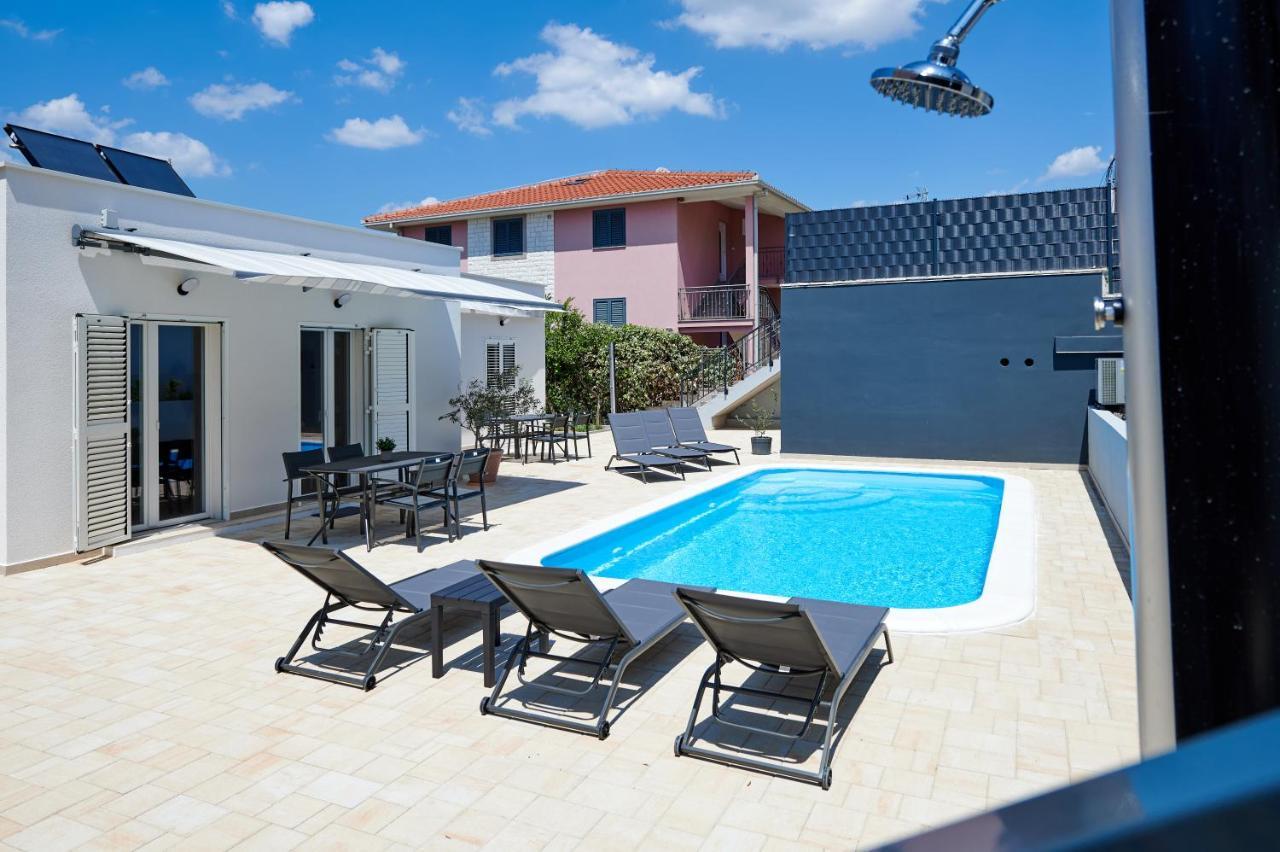 Nela & Sara - 2 Apartments With Heated Swimming Pool سيغيت فغانييتْسا المظهر الخارجي الصورة