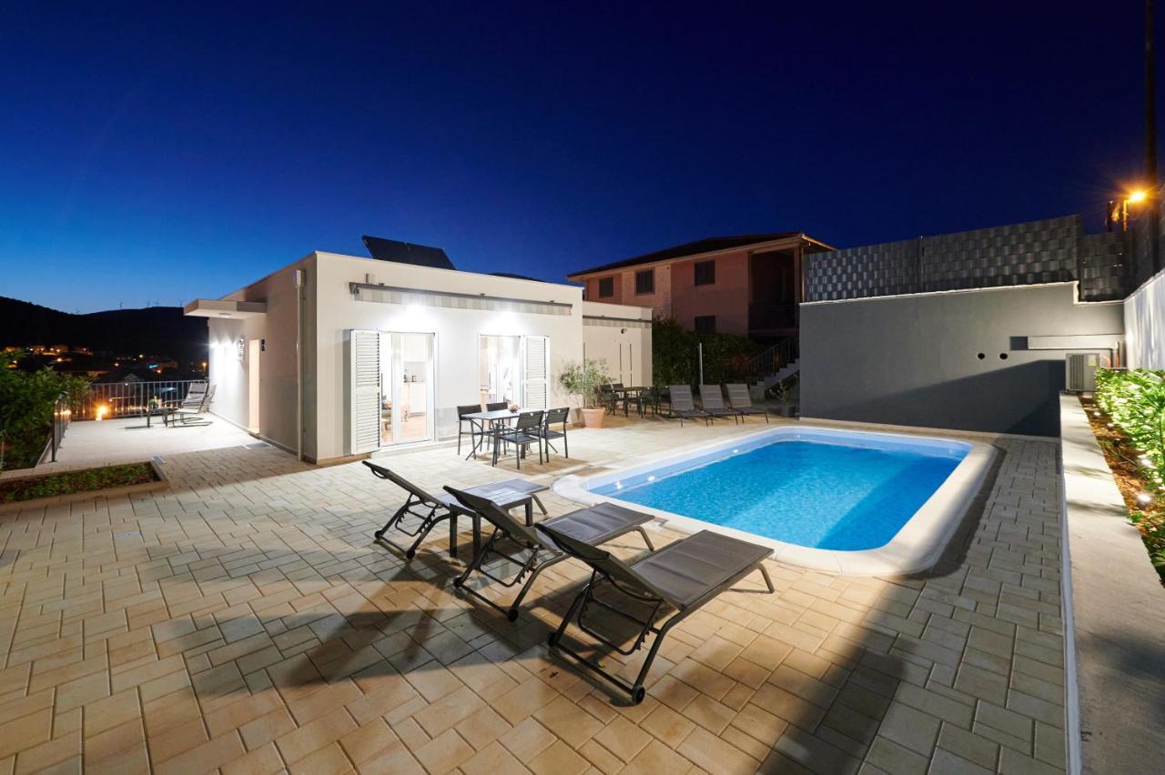 Nela & Sara - 2 Apartments With Heated Swimming Pool سيغيت فغانييتْسا المظهر الخارجي الصورة